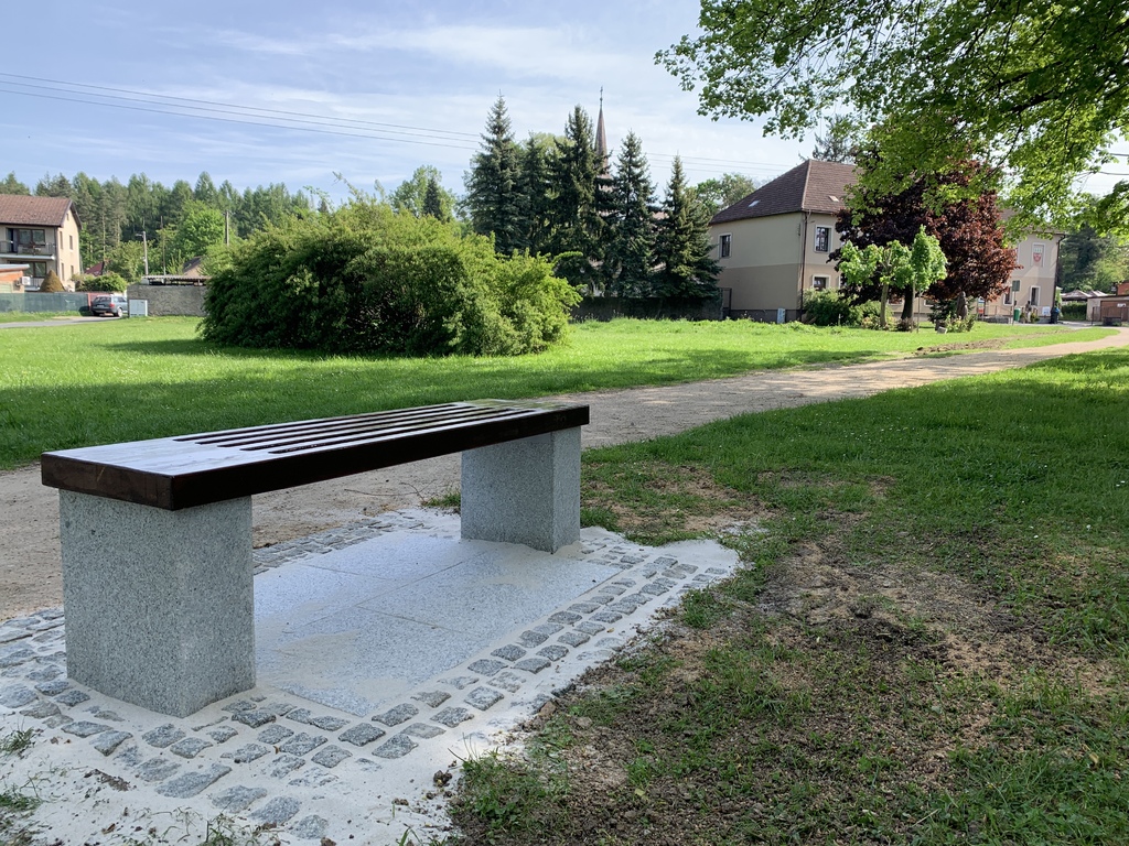 granit and larch bench